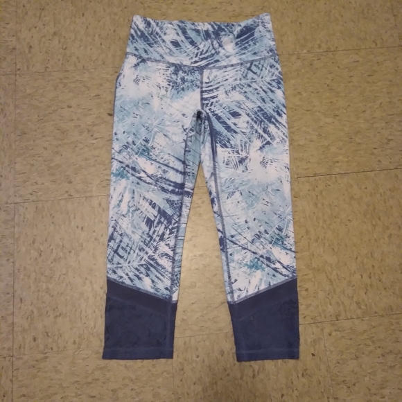 Women's Fila Sport Mesh and Jacquard Capris, Size: Medium - Picture 2 of 7